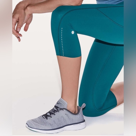 Lululemon Fast & Free Crop II *Nulux 19” in Dark Uniform Blue - Picture 4 of 8